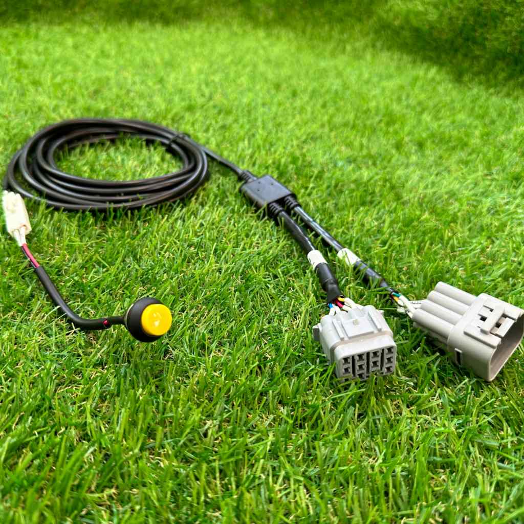 Der externe Taster ES1 "Easy Switch" ermöglicht das einfache Ein- und Ausschalten des Lenksystems per Knopfdruck.